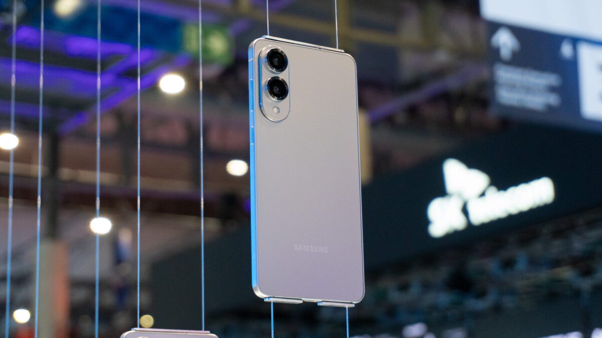 samsung privezla galaxy s25 edge na mwc 2025 no ne daet ego trogat picture2 0