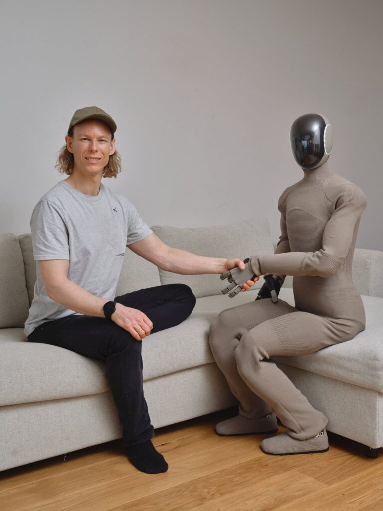 humanoid neo gamma 67ff61df521e536ded3ad97c