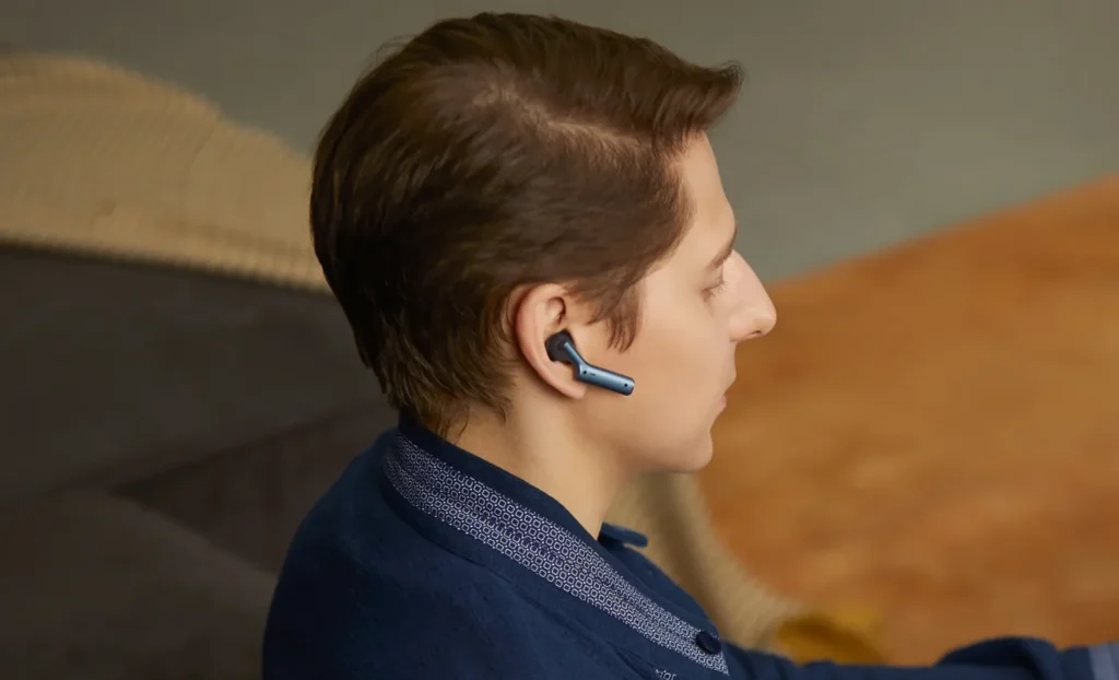 انقلاب ترجمه با هوش مصنوعی؛ گوگل ترنسلیت هر هدفونی را به مترجم بلادرنگ تبدیل میکند 7 Live translation airpods in iran and world 2 1